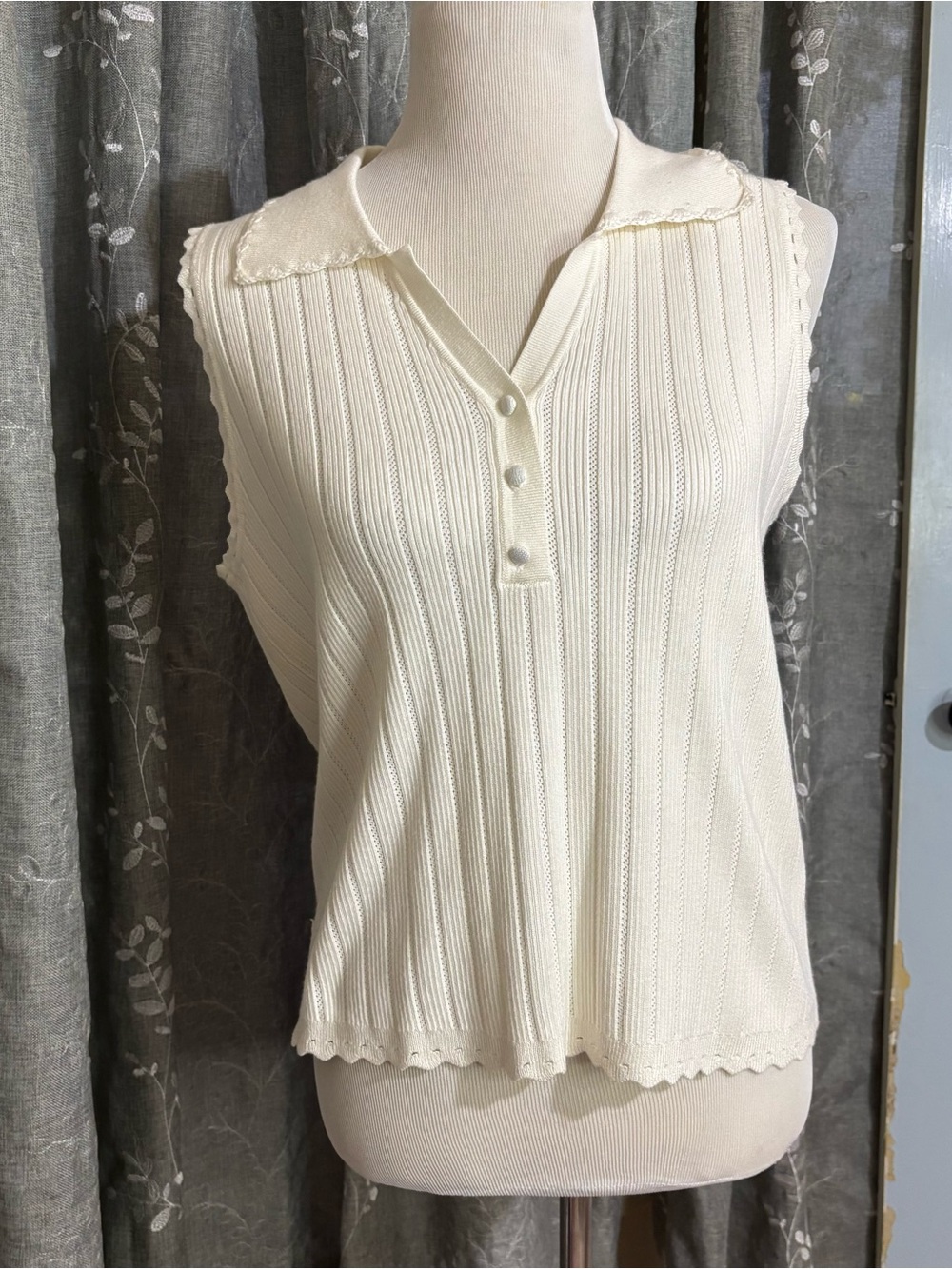 Adrianna Papell Ivory Ribbed Knit Scallop-Edge Tank